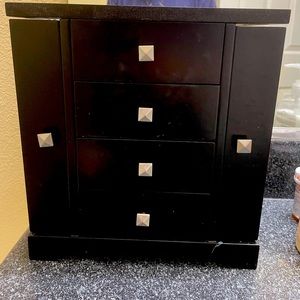 Jewelry box